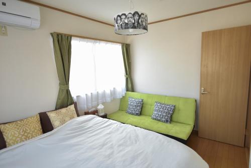 En eller flere senge i et værelse på near to Miyajima