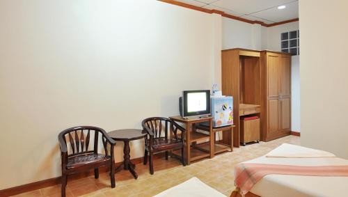 TV a/nebo společenská místnost v ubytování Mira Mare Resort Koh Samui