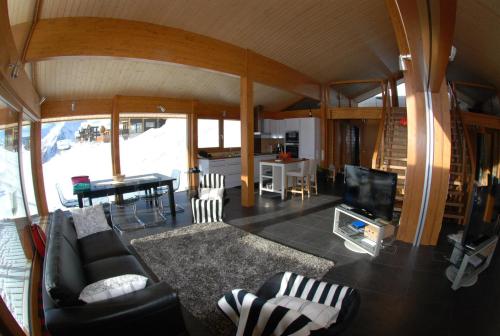 an aerial view of a living room and kitchen in a tiny house at Ayoba in Wiler