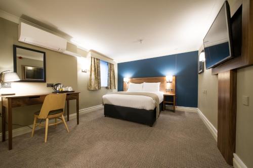 a hotel room with a bed and a desk at Toby Carvery Beckenham by Innkeeper's Collection in Bromley