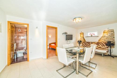 Χώρος καθιστικού στο Apartments Salčinović
