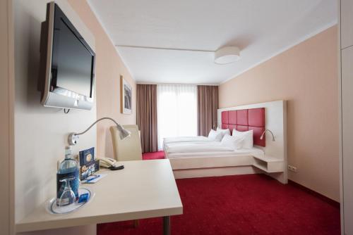 Säng eller sängar i ett rum på Hotel Am Alten Strom