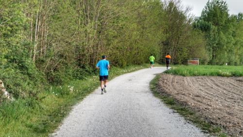 three people running on a dirt road at Agriturismo Casa Agricola Rossi Appartamenti in Casentino in Soci