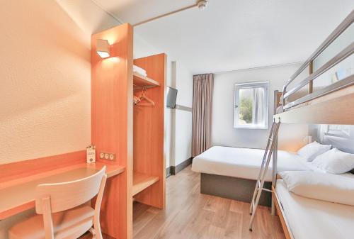 B&B HOTEL Montélimar Nordにあるベッド