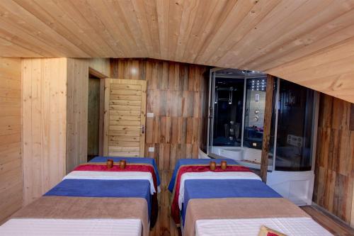 Ένα ή περισσότερα κρεβάτια σε δωμάτιο στο Hill County Resort & Spa
