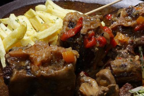 ゲストハウスの敷地内または近くでの食事または食べ物