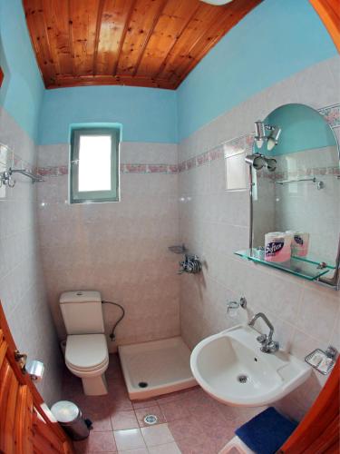 Un baño de Glaros Guesthouse