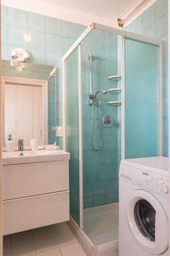 a bathroom with a shower and a washing machine at Ca' Magno by Venicevillas in Venice