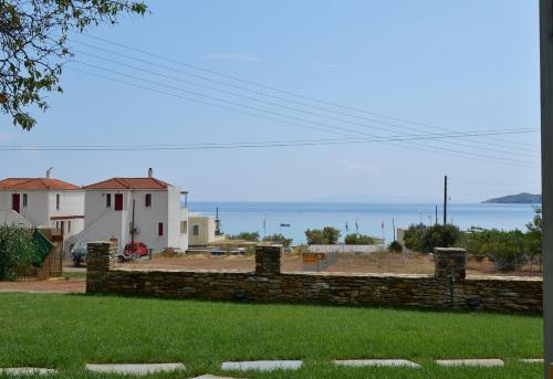 Gallery image of Rooster Guesthouse Rooms in Kypri