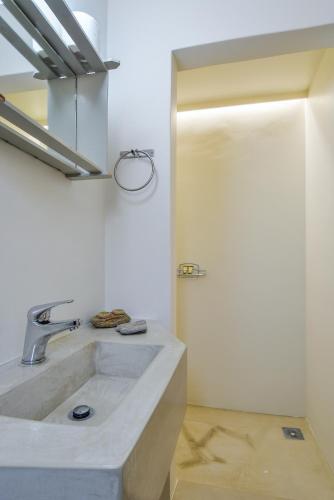 Gallery image of Rooster Guesthouse Rooms in Kypri