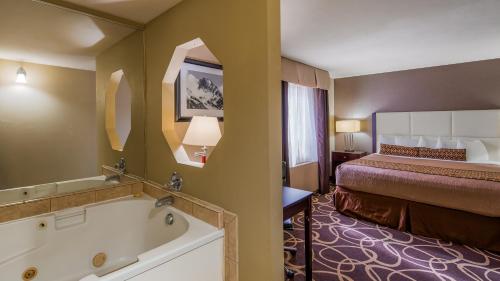 a hotel room with two sinks and a bathtub at Best Western Plus Pioneer Park Inn in Fairbanks