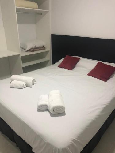 Postel nebo postele na pokoji v ubytování ALIWE ( A 300 metros del Aeropuerto El Palomar)