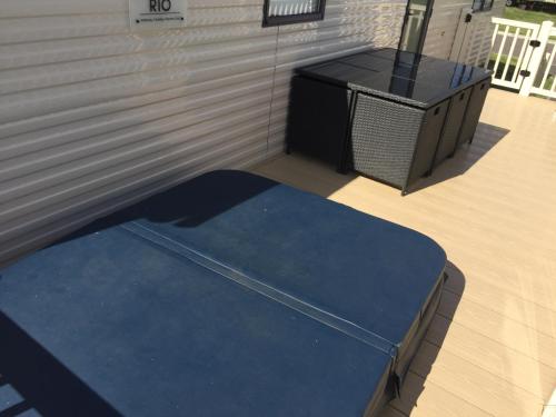 Gambar di galeri bagi 2 and 3 Bedroom caravans with Hot Tubs at tattershall di Tattershall