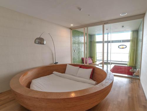 Gallery image of Haslla Art World Museum Hotel in Gangneung