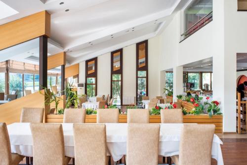a dining room with white tables and chairs at Berksoy Hotel in Bergama
