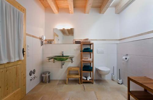 Kylpyhuone majoituspaikassa Marchlhof