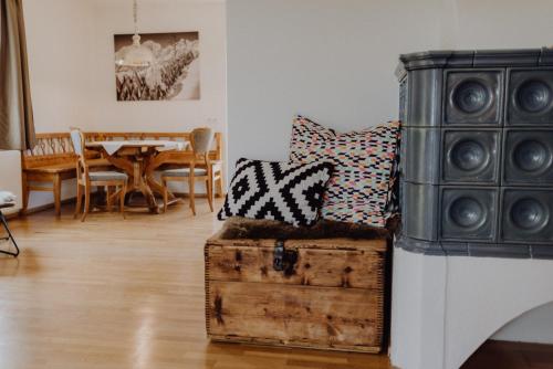 Naturchalet Höflehner - Heimgefühl & Ruhelage an Loipe & Wanderwegにあるシーティングエリア
