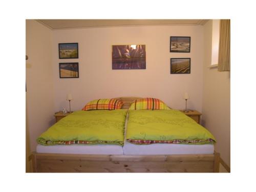 Un pat sau paturi într-o cameră la Theodor Storm Unterkünfte 2