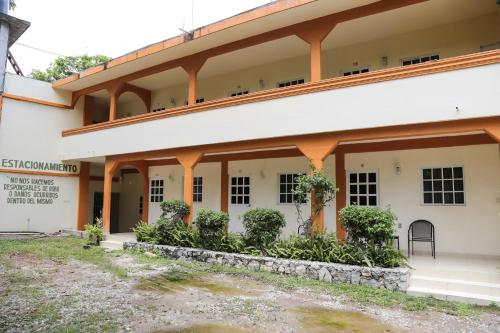 an external view of the building at Hotel Santa Rita in Huichihuayán