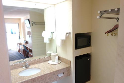 Bilik mandi di VIP Inn and Suites