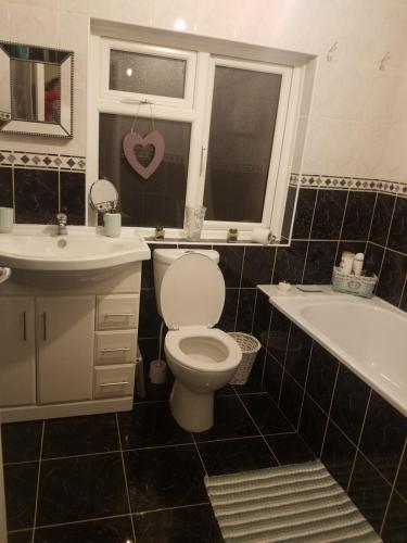 Gallery image of Comfy Quiet Town House in Strabane