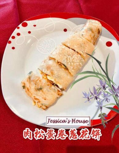 Makanan di atau berdekatan rumah tamu ini