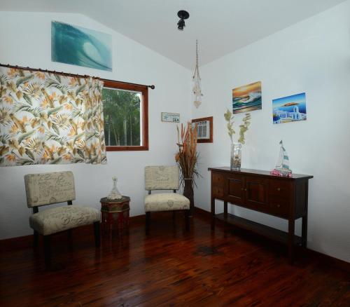 a room with two chairs and a desk and a window at Kalani Hawaii Private Lodging in Pupukea