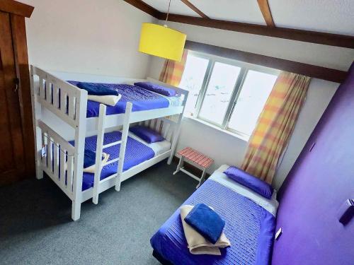 Postel nebo postele na pokoji v ubytování Ducks & Drakes Boutique Motel & Backpackers