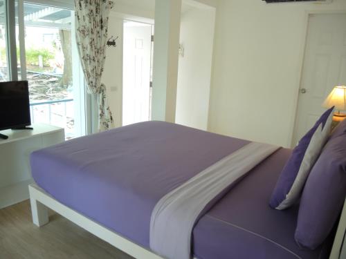 Postel nebo postele na pokoji v ubytování The C Samet Beach Resort SHA Plus