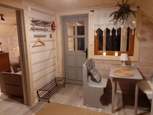 a small room with a table and a window at Domki z jacuzzi Pasja I in Mizerna