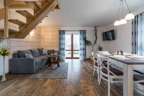 a living room with a couch and a table at Chatka u Stanka z bilardem , sauną i jacuzzi in Biały Dunajec