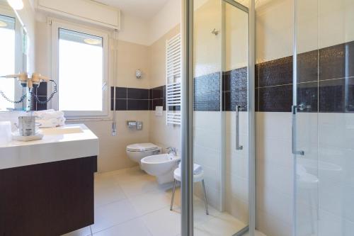 Ένα μπάνιο στο Hotel Logonovo