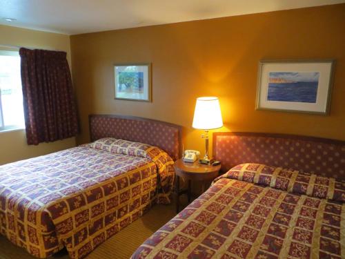 En eller flere senger på et rom på Cameo Motel - Portland