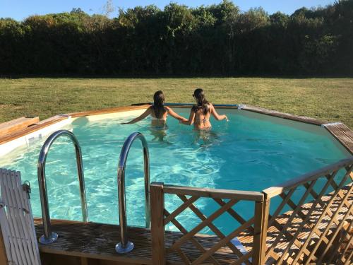 Πισίνα στο ή κοντά στο Camping Le Cardinal