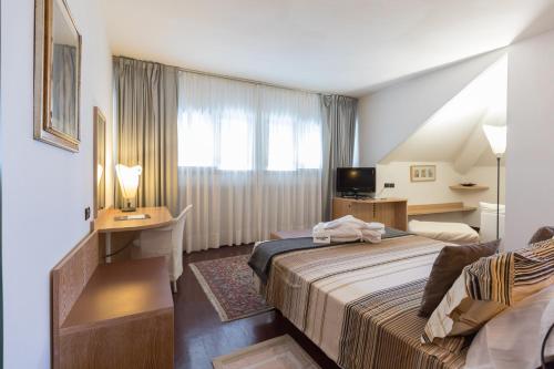 a hotel room with a bed and a window at Hotel Logonovo in Lido degli Estensi