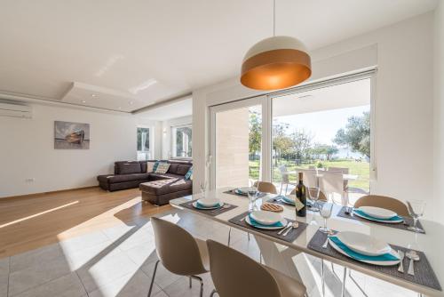 Villa Amfora - First row by the sea