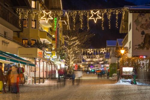 a city street at night with christmas lights at Landhaus zum Griena in Mayrhofen