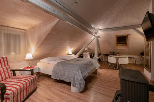 ザグレブにあるAnastasia Suites Zagrebのベッドルーム(ベッド付)1室(屋根裏部屋)