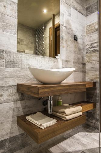 a bathroom with a sink and a mirror at Bella Roe Premium Apartments in Belgrade