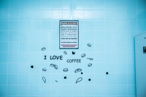 a wall with a sign that says i love coffee at Apartamento cómodo a 10 min del centro in Alicante