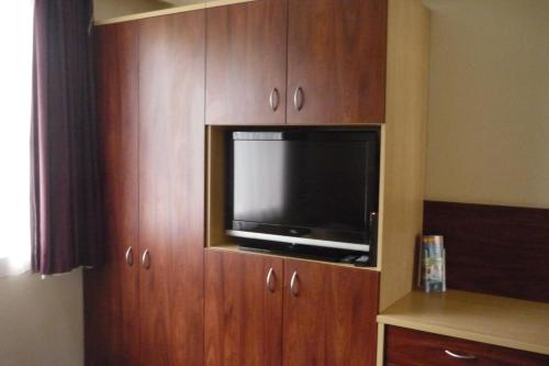 Una cocina o zona de cocina en Acacia Motor Inn