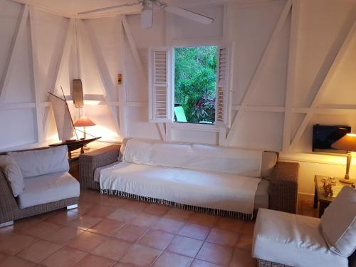 La Villa du soleil tesisinde bir odada yatak veya yataklar