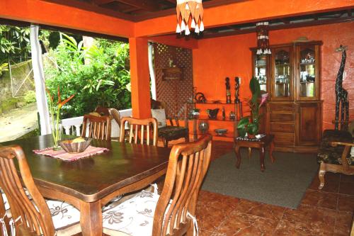 Restoran ili neka druga zalogajnica u objektu Kassandras House Montezuma
