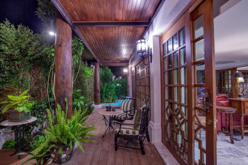 Taman di luar Chantra Khiri Chalet Chiang Mai