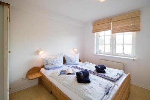 Giường trong phòng chung tại Ferienwohnungen Outzen