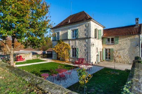 Gallery image of Gîtes Les Deux Abbesses en Vert in Mareuil-sur-Belle