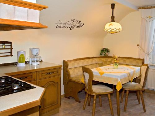 Dapur atau dapur kecil di Panoramaferienwohnung Bergwiese