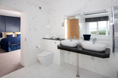 Phòng tắm tại Shandon Hotel & Spa