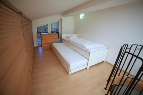 Un pat sau paturi într-o cameră la Wellness Apartmán Pec