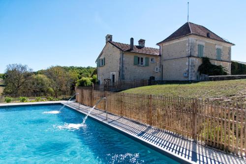 a swimming pool in front of a house at Les Deux Abbesses en Vert | La Grande Maison B&B in Mareuil-sur-Belle